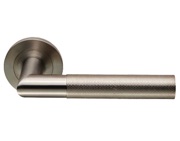 Eurospec Steelworx Crown Knurled Door Handles On Round Rose, Satin Stainless Steel - SWL1169SSS (sold in pairs)