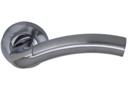 Darcel Geri Door Handles On Round Rose, Dual Finish Satin Chrome & Polished Chrome - DCGER-SPC (sold in pairs)
